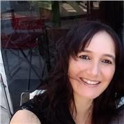 Profesora dicta clases a alumnos primarios, secundarios y de plan Egresar